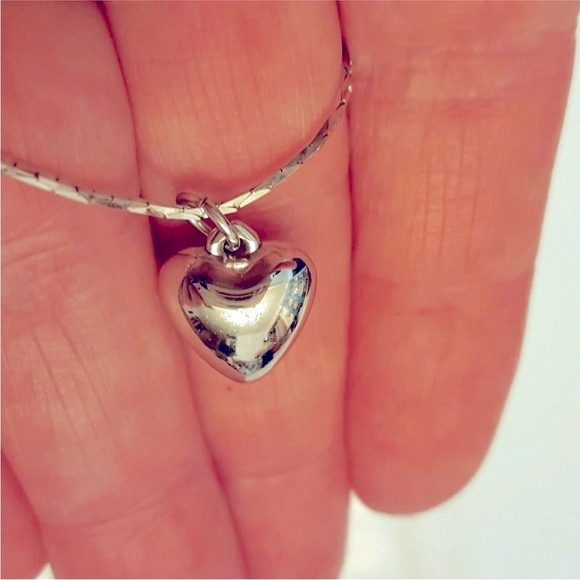 * "Estate Jewelry - Silver Puffy Heart charm Bracelet on a Serpentine chain - Picture 6 of 6